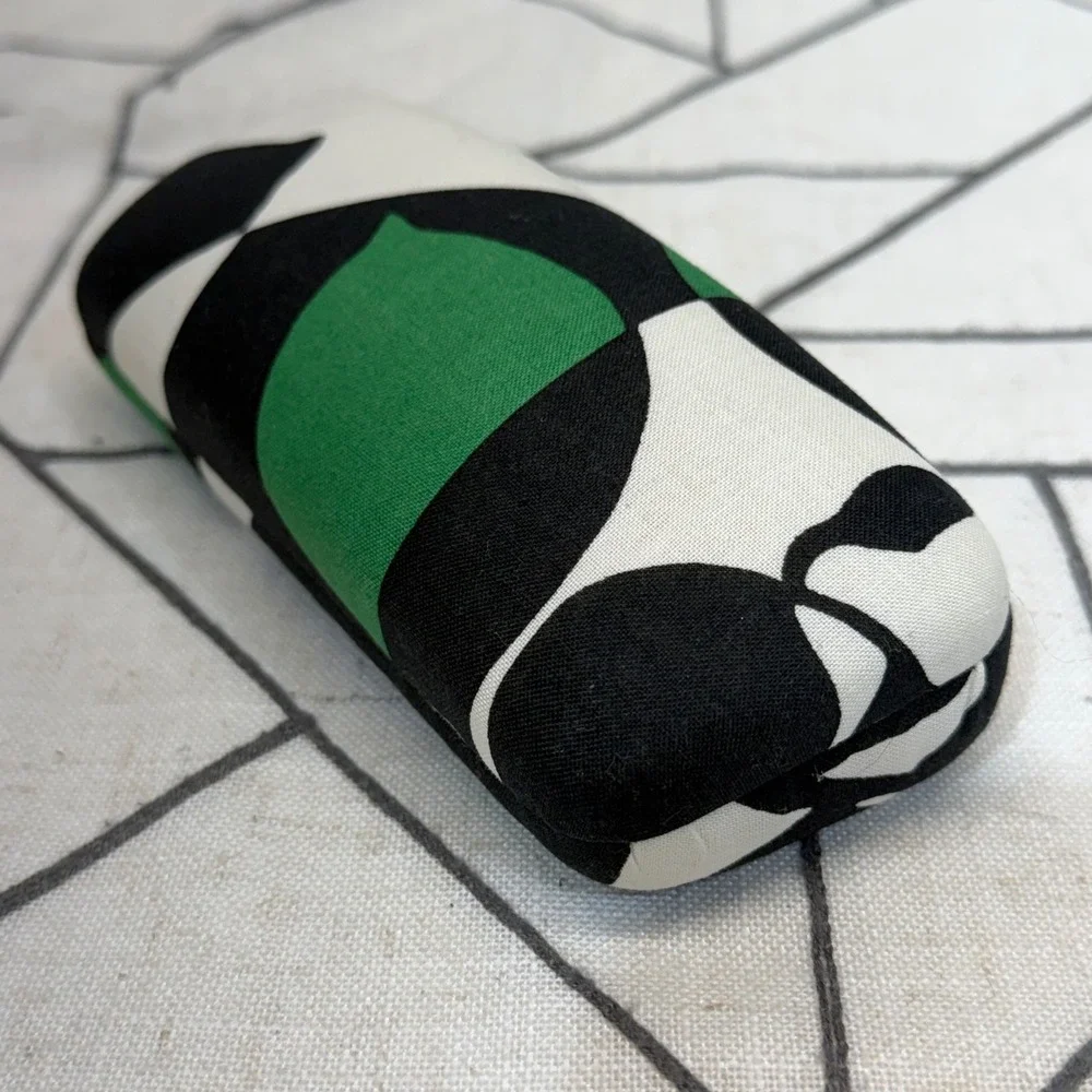Vera Bradley Eyeglass Case OS Green Black White Geometric Hard Shell Fabric Wrap